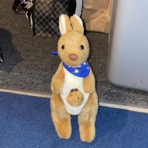11” Australia kangaroo with removable Joey